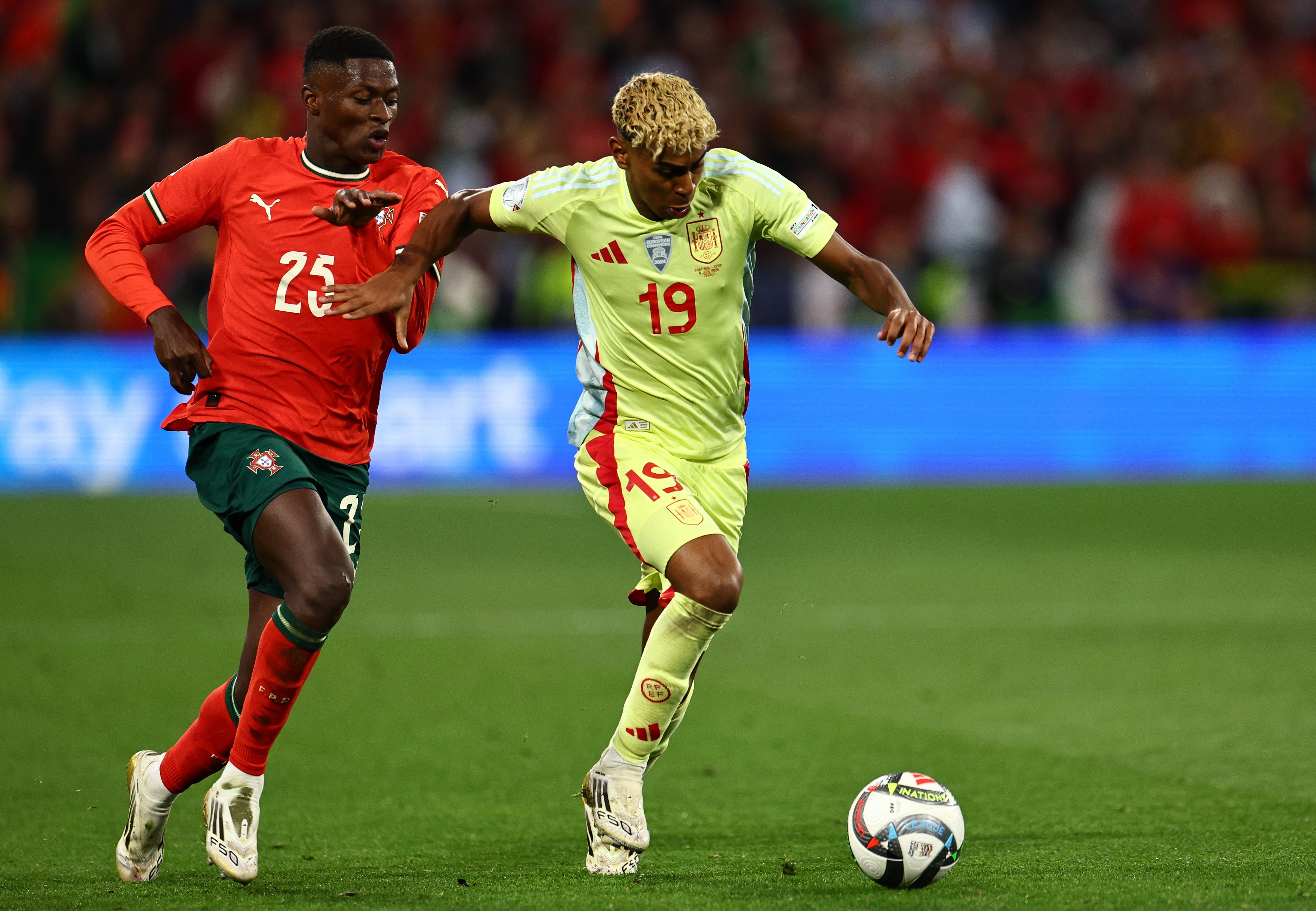 od体育中国官网-包含顶级足球比赛火热进行，欧国联精彩瞬间不容错过的词条