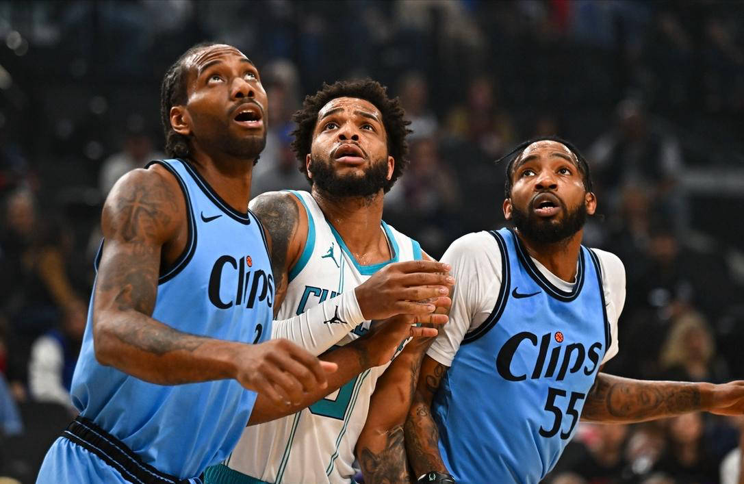 快船逆袭黄蜂，取得胜利