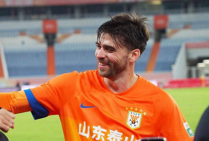 od体育官网入口-角逐中路：建业客战鲁能，争分夺位的简单介绍